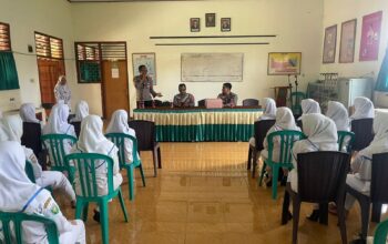 Sat Binmas Polres Sumbawa Laksanakan Binluh di SMK Farmasi