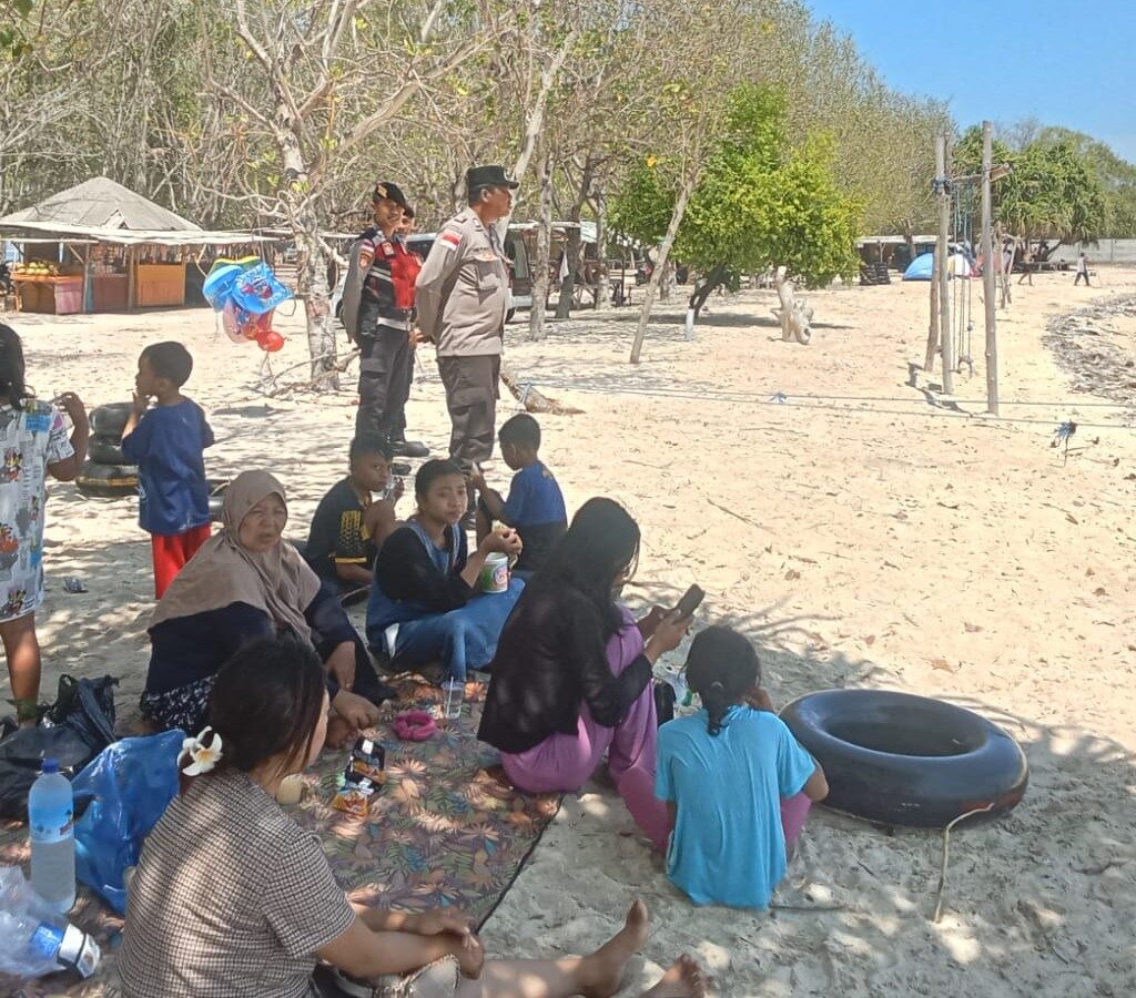 Patroli Polsek Sekotong: Jaga Keamanan Wisata Pantai Elak-Elak