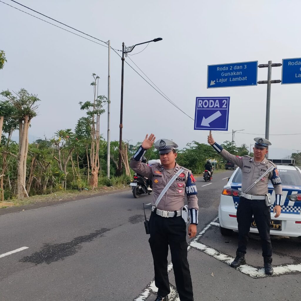 Polres Lombok Barat Tertibkan Lalu Lintas Sore Hari, Cegah Kemacetan di Titik Rawan