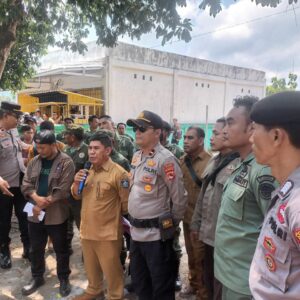 Menghadapi Tantangan: Kapolsek Dompu Berperan dalam Dialog di Tengah Aksi Unjuk Rasa Hutan