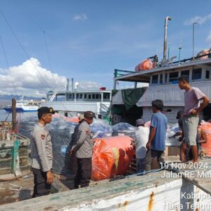 Polsek Kawasan Pelabuhan Laut Bima Laksanakan Patroli Rutin di Dermaga Pelabuhan