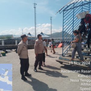 Polsek Kawasan Pelabuhan Laut Bima Amankan Embarkasi dan Debarkasi Kapal KM. AWU