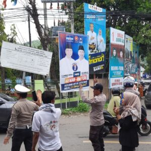 Satgas Kamseltibcar Lantas Polres Bima Kota Atur Lalu Lintas untuk Mengurai Kemacetan Saat Kampanye