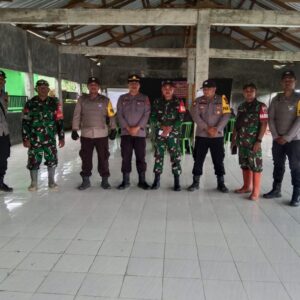 Polsek Jajaran Polres Sumbawa Laksanakan Pengamanan Dan Pantau Jalannya Rapat Pleno Di PPK