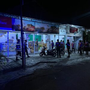 Patroli Rutin Polres Loteng Cegah Aksi Kriminalitas Pada Malam Hari.