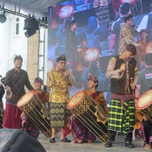 Kapolres Lombok Utara bersama dengan Bupati buka Festival Gawe Beleq 