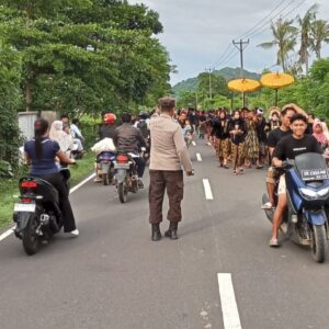 Nyongkolan di Sekotong Barat Berjalan Lancar Berkat Pengamanan Polisi