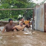 Polres Bima Kota Respon Cepat Bantu Evakuasi Dampak Banjir di Sejumlah Wilayah Kota Bima