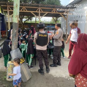 Momen Haru: Anak TK Kagum dengan Profesi Polisi di Lombok Barat