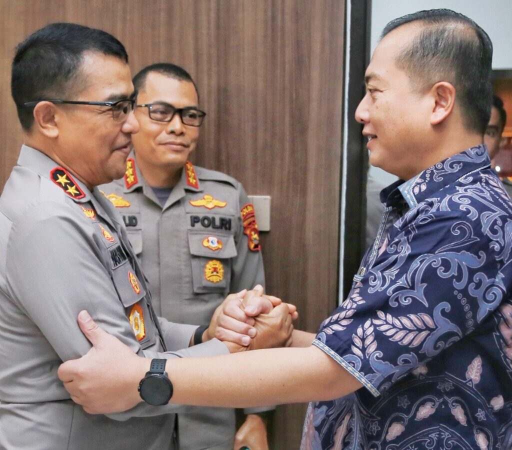 Kapolda NTB IRJEN POL HADI GUNAWAN, S.H.,S.I.K. bertemu dengan dubenur NTB Dr. Lalu Muhamad Iqbal , di ruang kerja Kapolda NTB