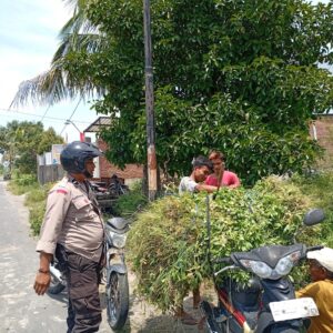 Bhabinkamtibmas Dukung Ketahanan Pangan, Warga Merembu Antusias!