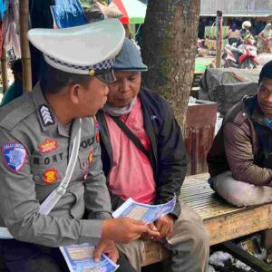 Satlantas Lombok Barat Edukasi Keselamatan di Pasar Jereneng