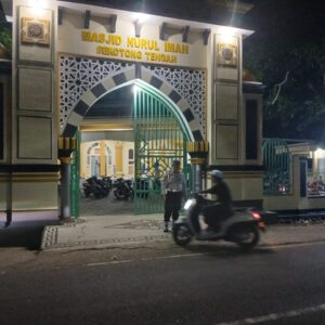 Polsek Sekotong Perketat Pengamanan Tarawih, Jamaah Merasa Aman