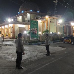 Polsek Kawasan Pelabuhan Lembar Amankan Sholat Subuh & Atur Lalu Lintas Pelabuhan