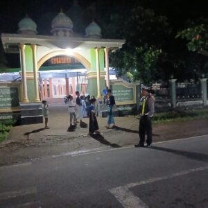 Ibadah Tarawih di Masjid Assasutaqwa Berjalan Lancar, Polsek Sekotong Siaga