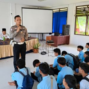 Kunjungi SMKN 1 Gangga, Sat Lantas Edukasi Pelajar Tata Tertib Berlalulintas