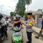 Tebar Kebaikan di Ramadhan Penuh Magfirah, Kapolres Bima Kota Bersama Bhayangkari Berbagi Takjil