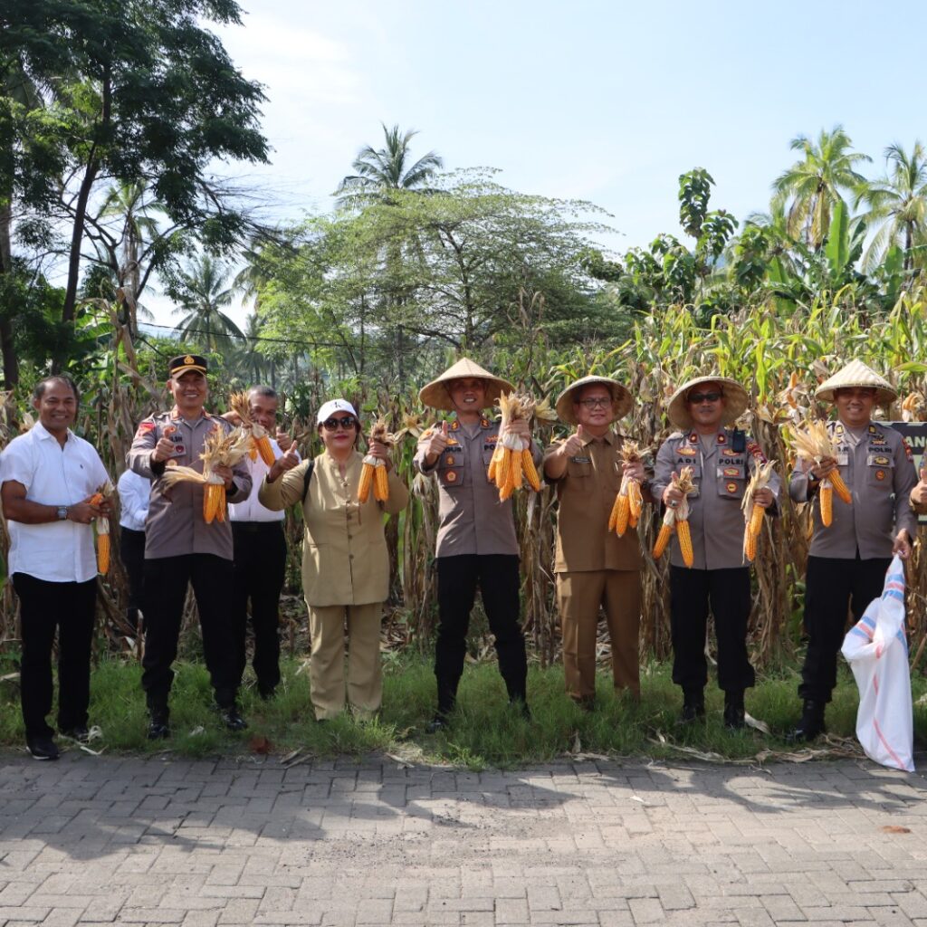 Kapolres Lombok Utara Panen Raya Kebun Ketahanan Pangan