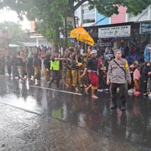 Tradisi Nyongkolan di Lombok Barat: Meriah dan Aman Berkat Pengamanan Polisi