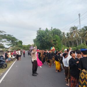 Polsek Sekotong Amankan Tradisi Nyongkolan di Lombok Barat dengan Pengamanan Humanis