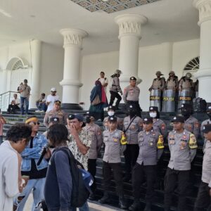 Polres Sumbawa Barat Kawal Ketat Aksi Unjuk Rasa FPT, Pastikan Situasi Tetap Kondusif