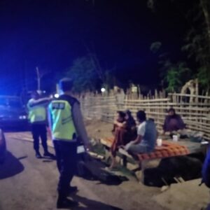 Pelihara Situasi Aman dan Kondusif, Polsek Poto Tano Konsisten Laksanakan Patroli Dialogis