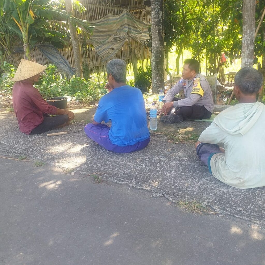 Pentingnya Ketahanan Pangan: Polsek Kuripan Kunjungi Warga Desa Jagaraga