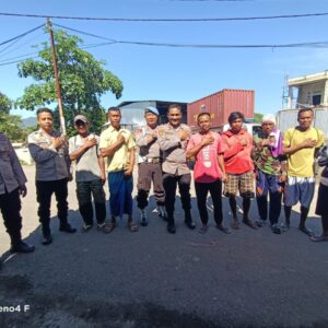 Polsek Asakota Gelar Jum’at Curhat Bersama Warga Tolotongga, Kelurahan Ule