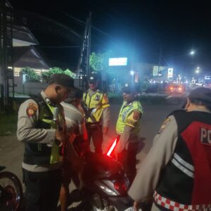 Antisipasi Kejahatan Malam, Polsek Seteluk Gelar KRYD Sasar Kendaraan dan Sajam