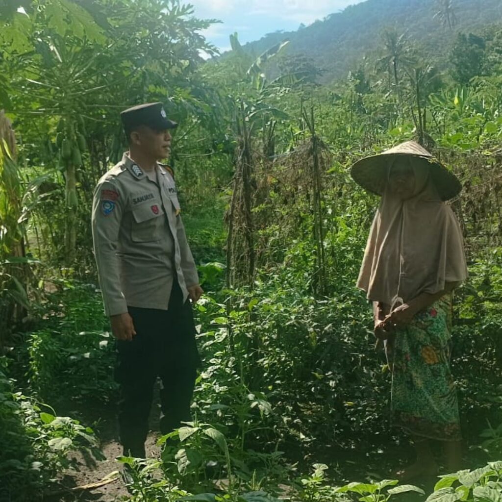 Bhabinkamtibmas Babussalam Gencarkan Ketahanan Pangan di Lombok Barat