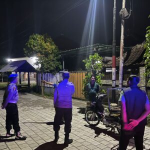 Polsek Labuapi Intensifkan Patroli Malam di Permukiman Padat Lombok Barat