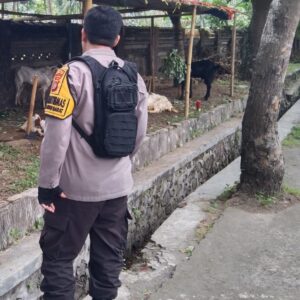Polsek Batulayar Dorong Warga Batulayar Barat Manfaatkan Pekarangan untuk Pangan