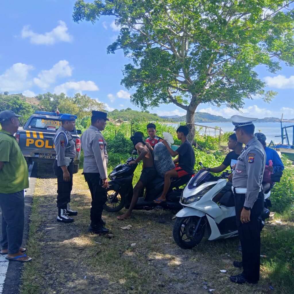 Patroli Dialogis Polsek Sekotong Jaga Kamtibmas di Dusun Tawun