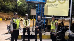 Patroli Dialogis di Pelabuhan Poto Tano, Polsek Kawasan Pelabuhan Laut Tano Ajak Pengguna Jasa Waspada Cuaca dan Keamanan Pribadi