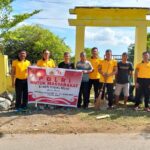 Dekat Dengan Masyarakat, Menyambut HUT Ke-79 Bhayangkara, Polsek Belo Gotong Royong Bersihkan TPU