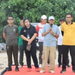 Perkuat Sinergi, Polres Loteng Bersama TNI Dan Pemda Lombok Tengah Gelar Senam Bersama di Pantai Aan.