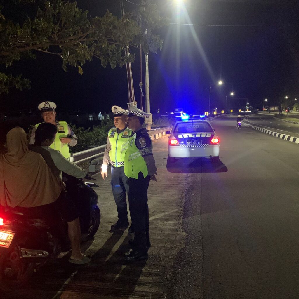 Patroli Malam Intensif Satlantas Amankan Bypass BIL Lombok Barat
