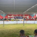 Kapolsek Pekat dan Anggota Amankan HUT ke-26 Desa Tambora