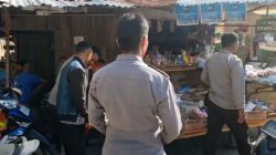 Anggota Piket Polsek Taliwang Laksanakan Patroli Dialogis di Pasar Tanah Mira, Sampaikan Imbauan Kamtibmas