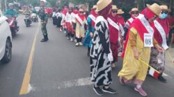Tawa, Peluh, dan Kebersamaan Warga di Pawai HUT RI Ke-80
