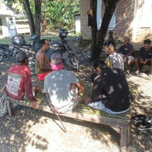 Bhabinkamtibmas Desa Kalimantong Sosialisasi Bahaya TPPO kepada Warga