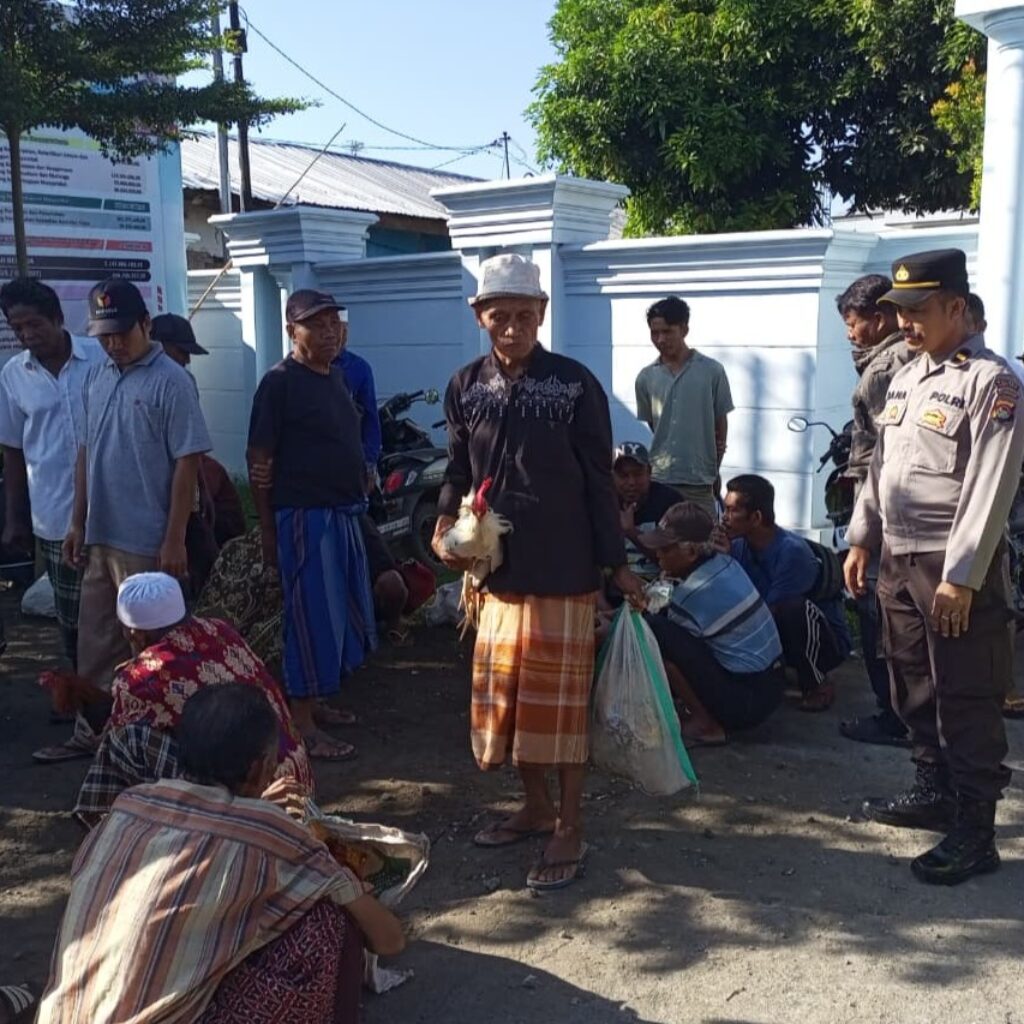 Silaturahmi Polres Lombok Barat di Pasar Segenter Warga Diajak Aktif Jaga Keamanan