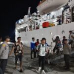 Polsek Kawasan Pelabuhan Laut Bima Amankan Embarkasi dan Debarkasi Kapal KM. WILIS di Pelabuhan Bima