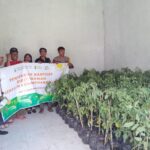 POLSEK SEKONGKANG DAMPINGI (GGM) SUMBAWA BARAT SALURKAN BIBIT TANAMAN DI WILAYAH KECAMATAN SEKONGKANG