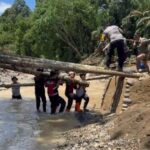 PEMBANGUNAN JEMBATAN DARURAT DI SALAREH AIA, POLRES AGAM PERCEPAT PEMULIHAN AKSES WARGA