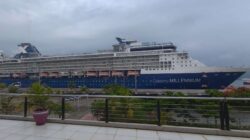 Kapal Pesiar Celebrity Millenium Bersandar di Gilimas