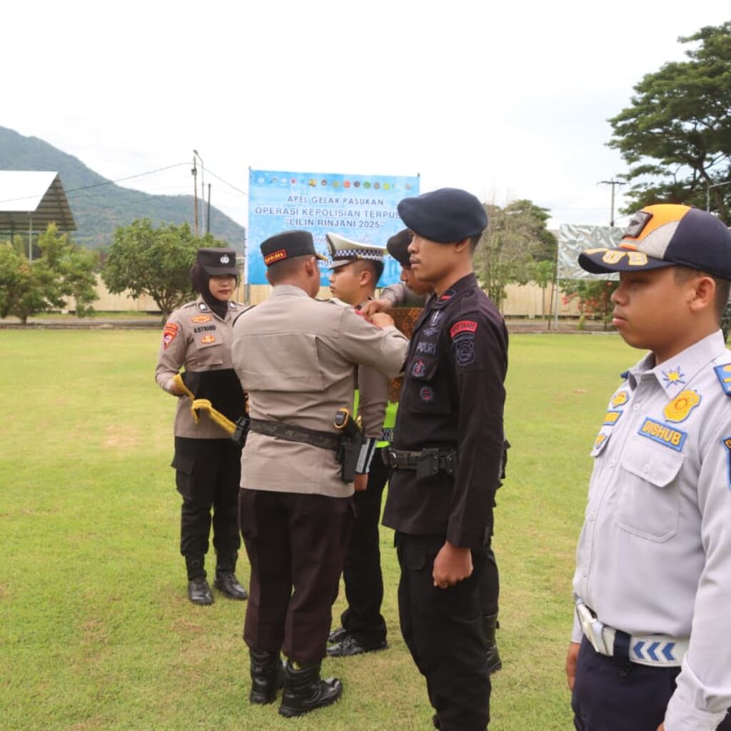 Kapolres Sumbawa Barat Pimpin Apel Gelar Pasukan Operasi Lilin Rinjani 2025