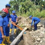 Tim SAR Korpolairud BKO Polda Jabar Bangun Jembatan Sementara di Padang Pariaman, Akses Warga Patamuan Kembali Terhubung