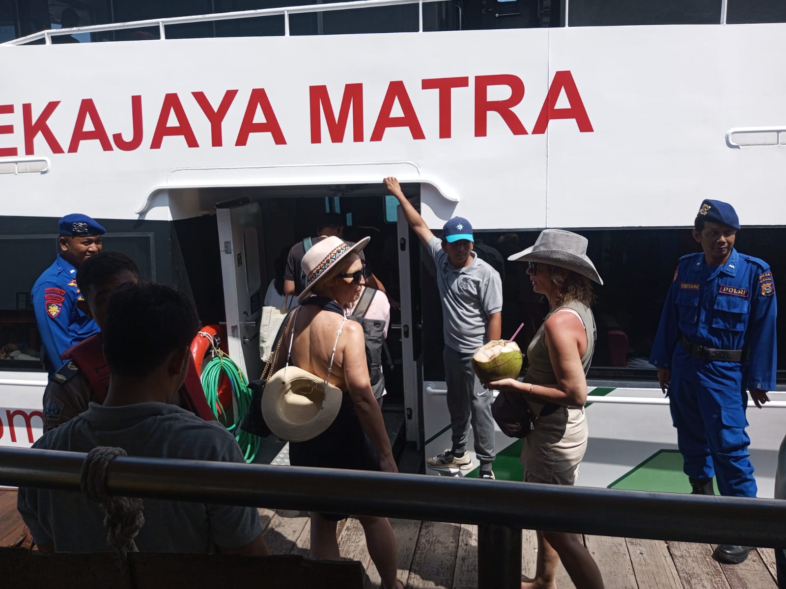 Amankan Wisatawan, Sat Polairud Jaga Ketat Pelabuhan Senggigi