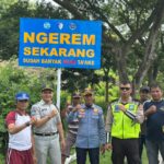 Sat Lantas Polres Dompu Amankan Kegiatan Masyarakat dan Pasang Papan Imbauan Kamseltibcarlantas